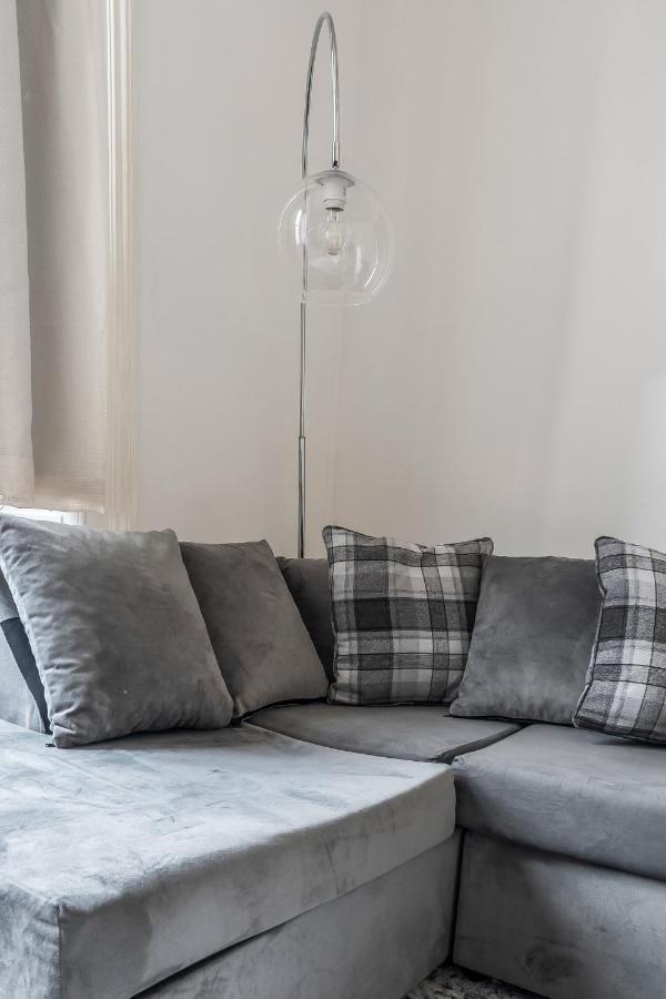 Central City Centre 2 Bedroom Flat - Close To Haymarket Train Station. Edimburgo Exterior foto
